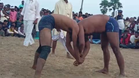 50000हजार की प्रतियोगिता दंगल ,(कुश्ती)हो रही है,