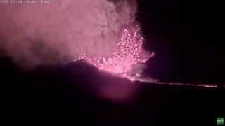 Hawaii's Mauna Loa spews lava into night sky