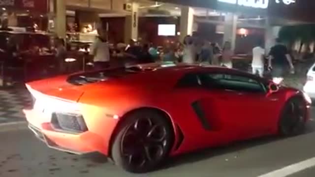 Lamburguini Aventador vs uno Mille rais