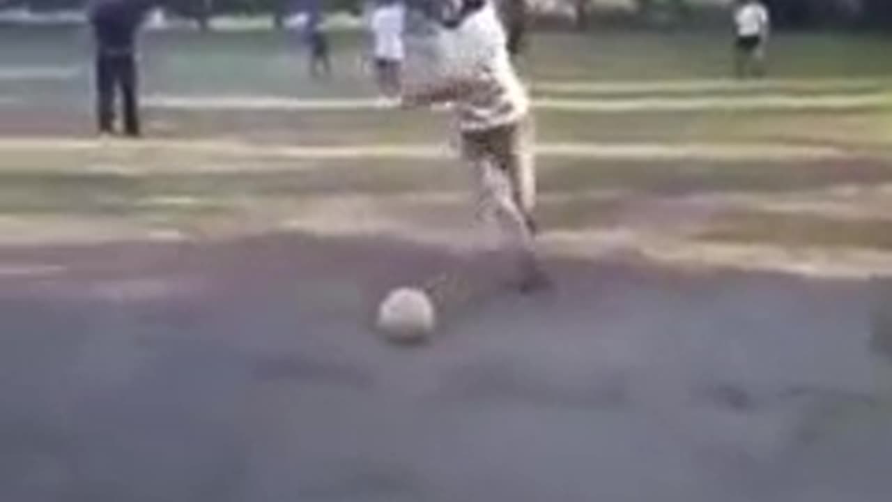 @Funny Rising Star Footballer. 😱😱
