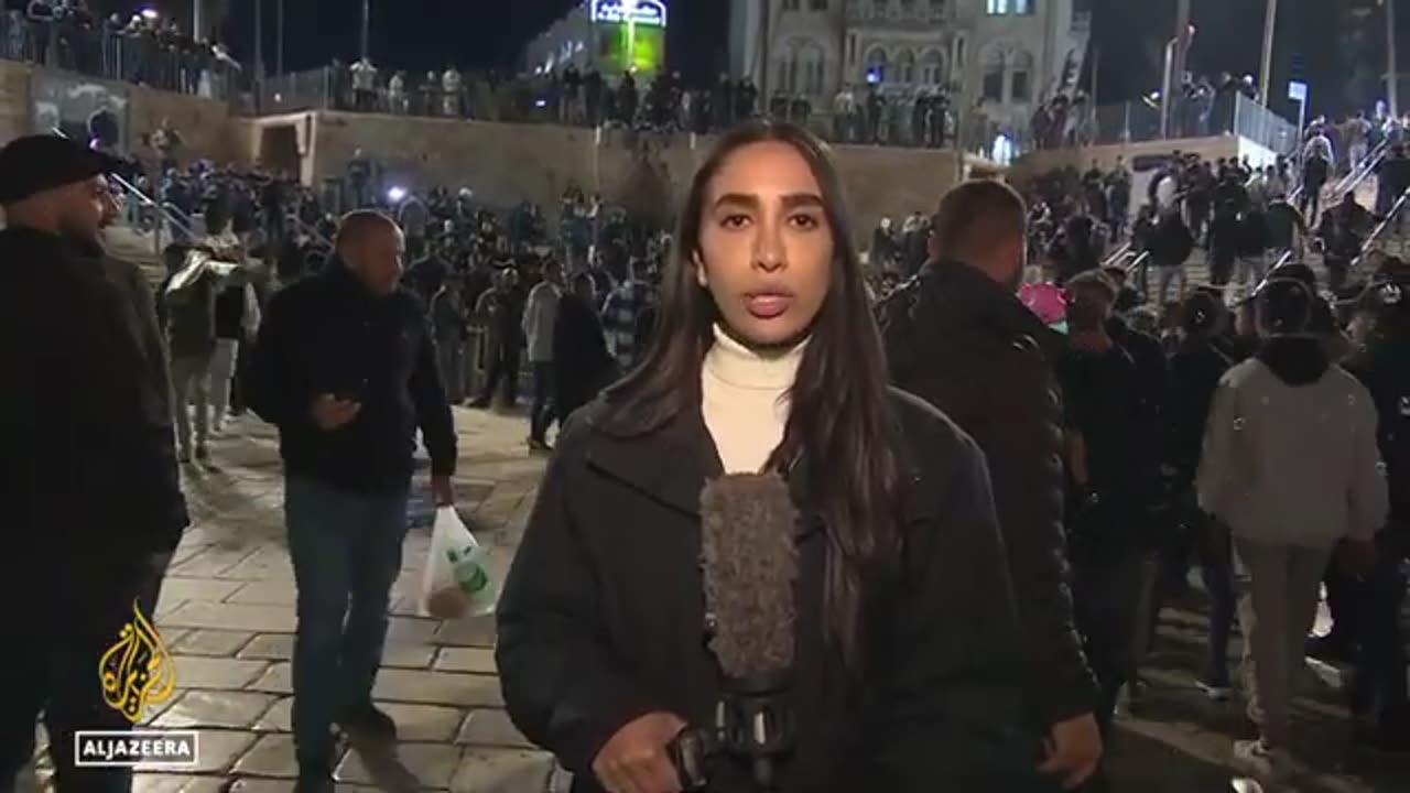 Heavy security presence near Al-Aqsa Mosque as thousands gather to pray