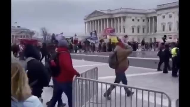 January 6th Capitol Building Capitol Police encouraging people to enter