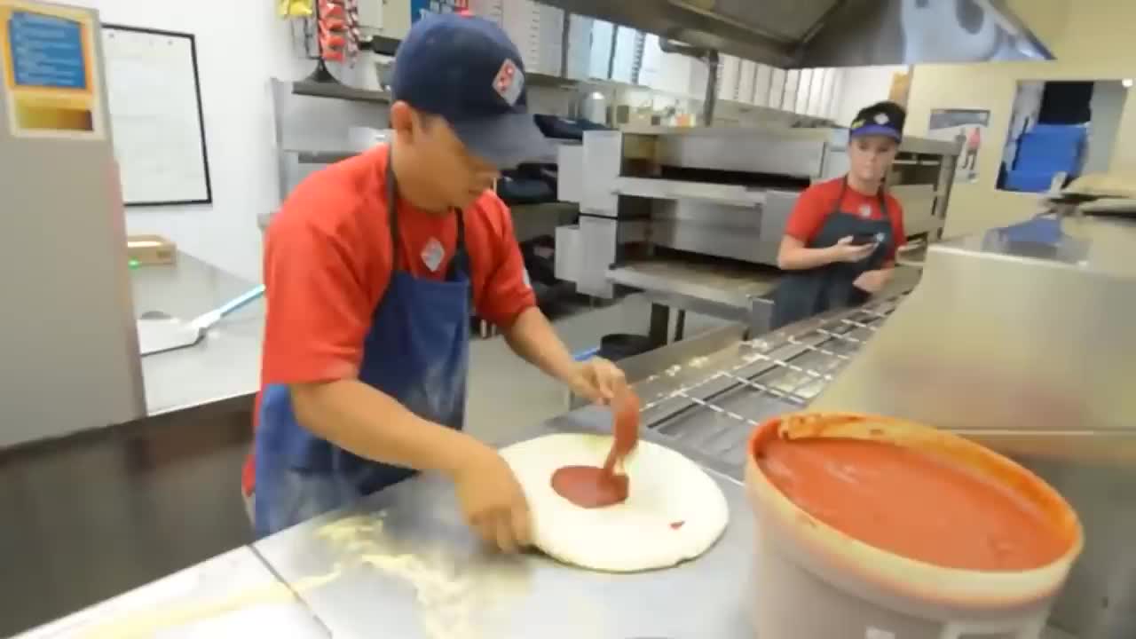 40 Fast Workers Doing Their Job Perfectly !