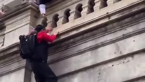 Trumps supporter huge fail climbing capitol