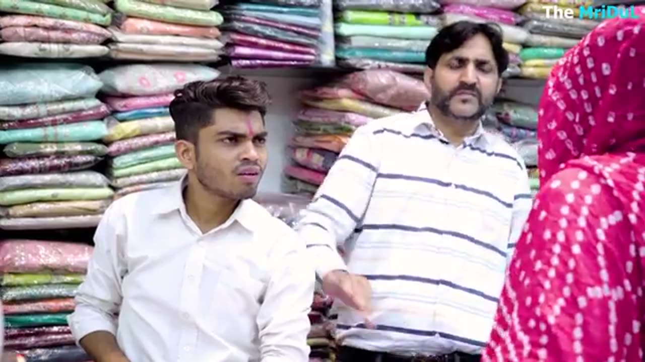 The mirdul मम्मी की shoping