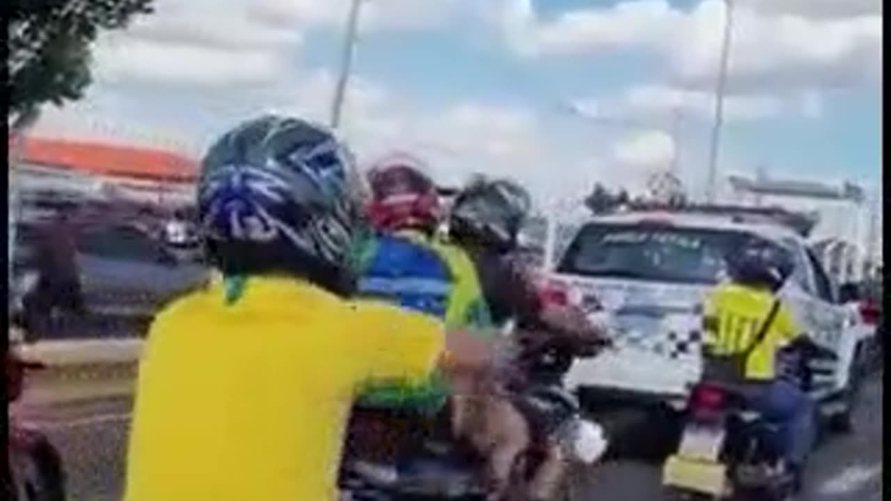 Presidente Bolsonaro com seu POVO, 30.04.23