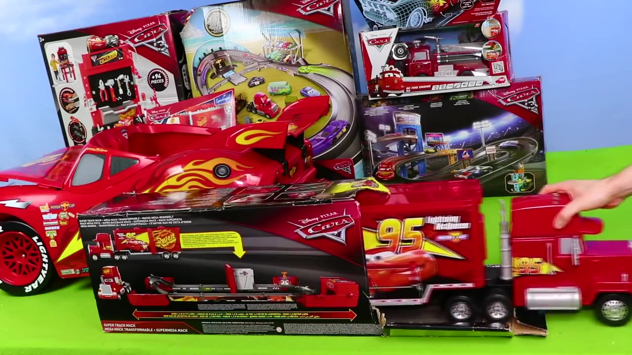 Toys from cars 3 with Speaking Lightening McQueen