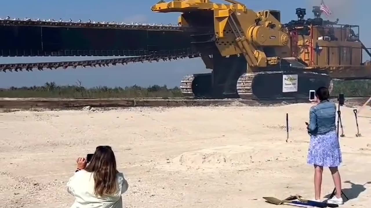 𝐁𝐢𝐠𝐠𝐞𝐬𝐭 𝐭𝐫𝐞𝐧𝐜𝐡𝐞𝐫 𝐢𝐧 𝐭𝐡𝐞 𝐰𝐨𝐫𝐥𝐝.