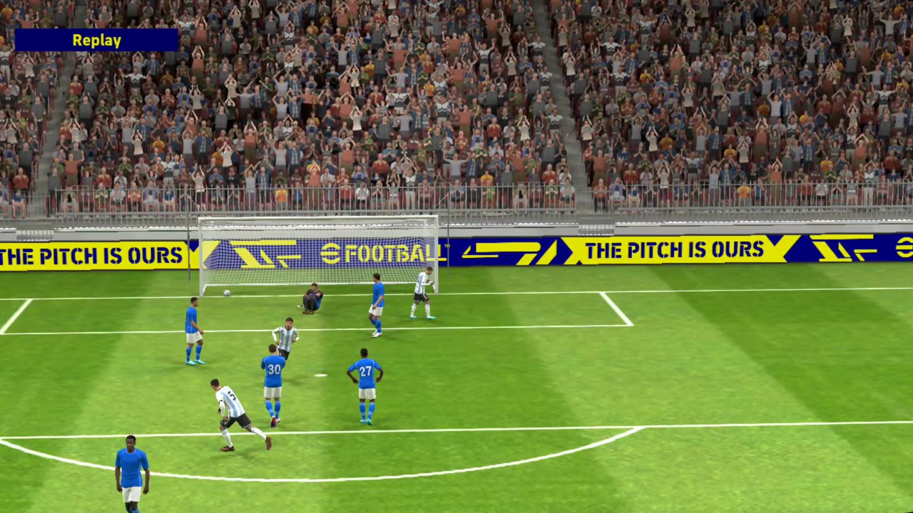 E football : What a shot from Lewandowski 🔥🔥