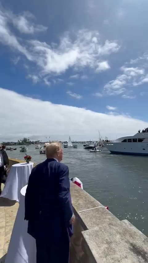 President @realDonaldTrump waving to the boaters in Newport Beach, CA!!!