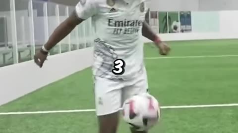 KSI give speed a challenge for charity match 😍