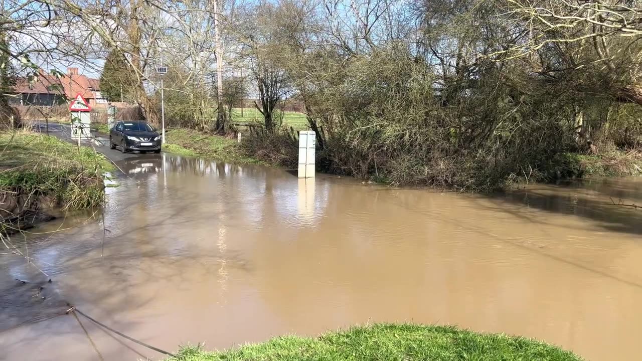 Unbelievable! Worcestershire FLOOD __ Vehicles vs DEEP water compilation