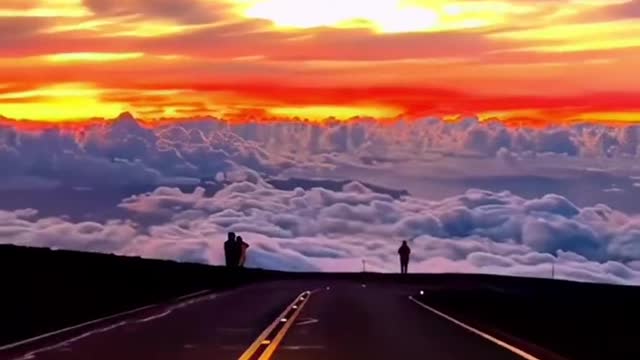 Chasing the wind to catch the month don't stay, the turndown is the spring mountain