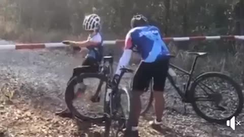 εποσ με ποδηλατισσα-τοδαμε και αυτο.