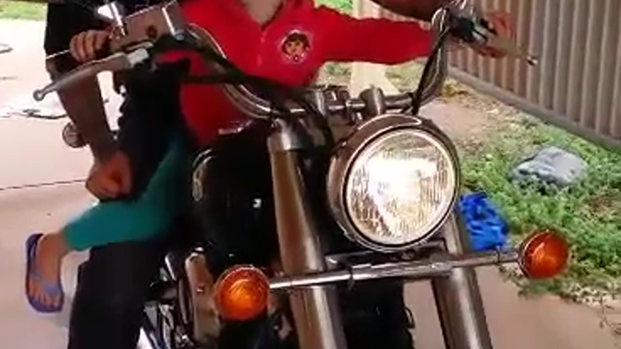 It was at this point she knew...........she loves motorcycles 😎💪🔥 😎