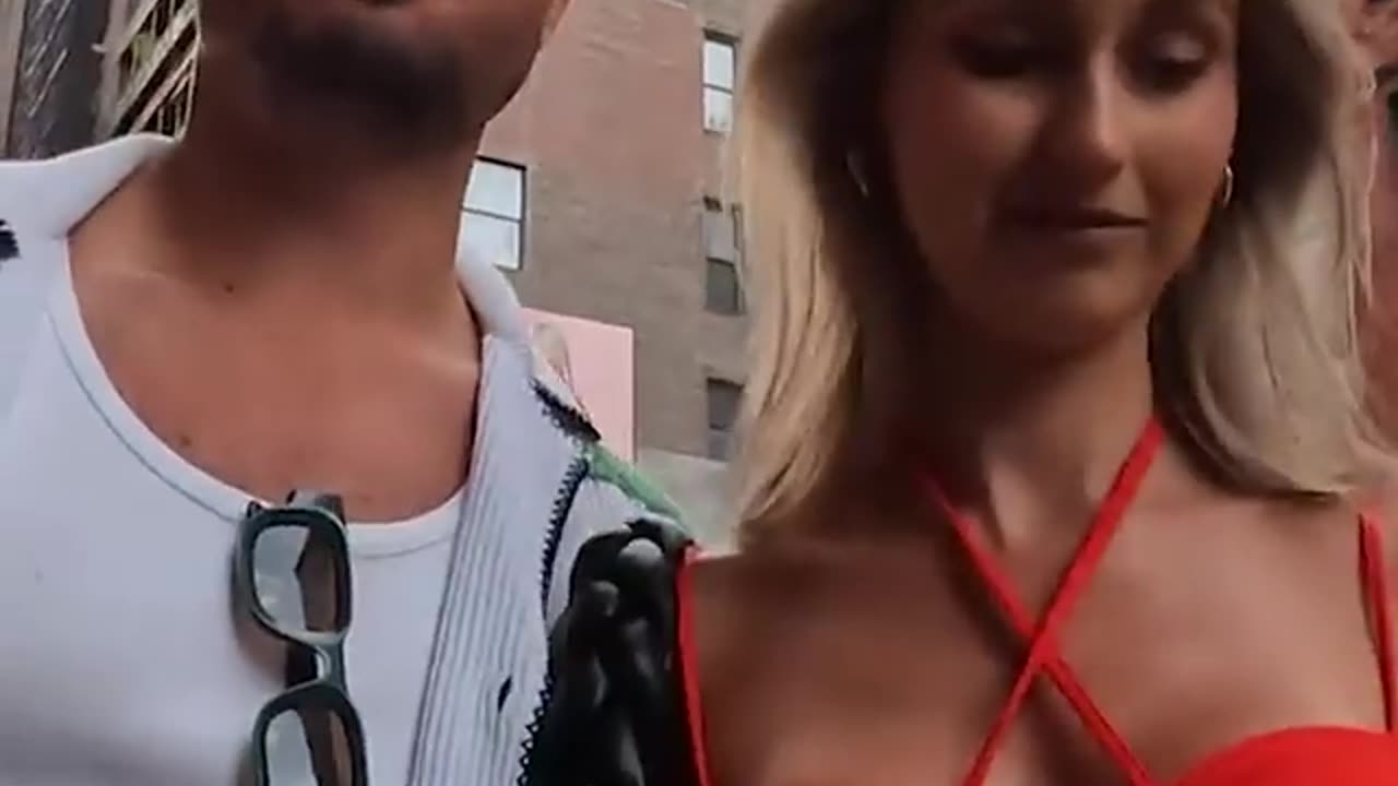 Ausies star stonis appears randomly on a road
