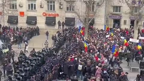 Moldovans protest against the EU and NATO every day...