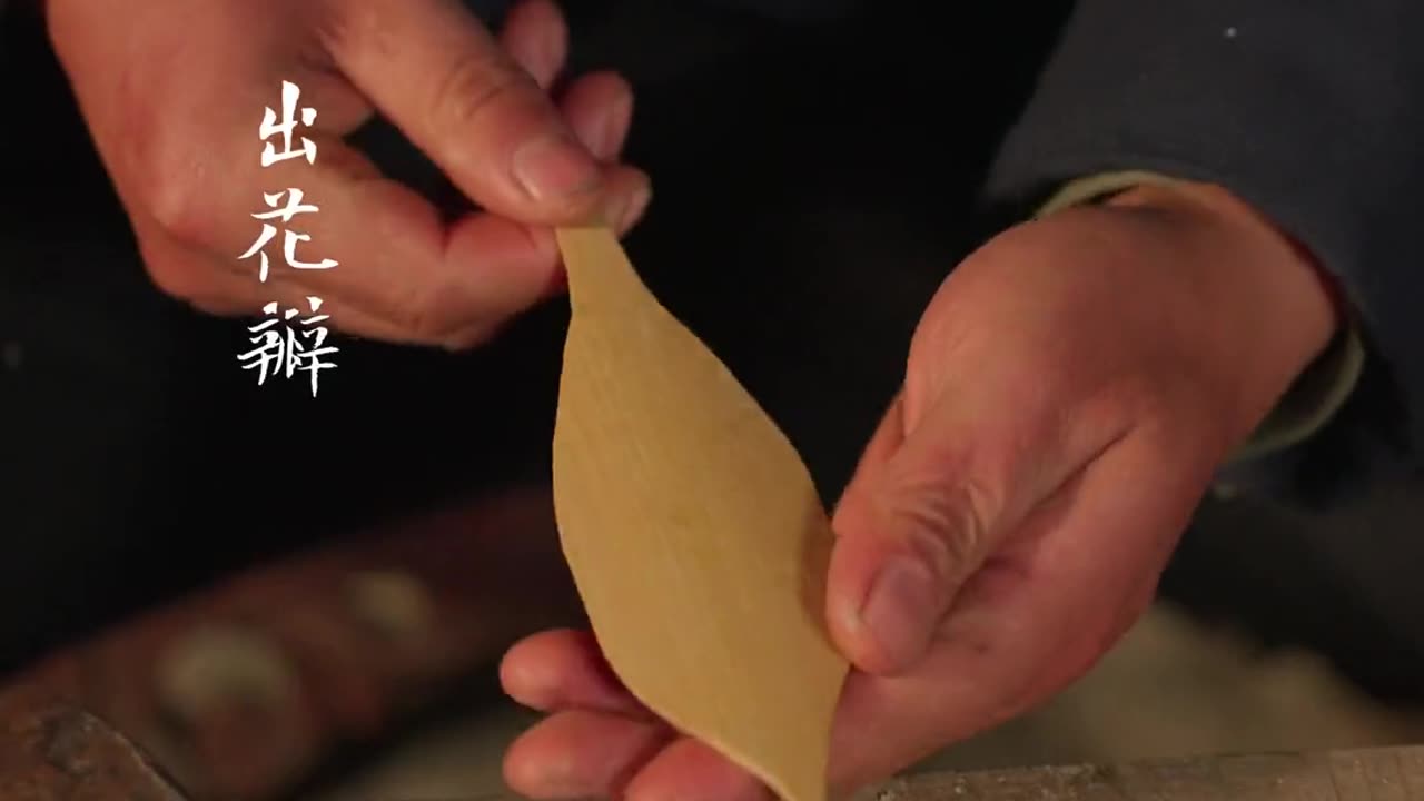 Making beautiful hand craft with bamboo