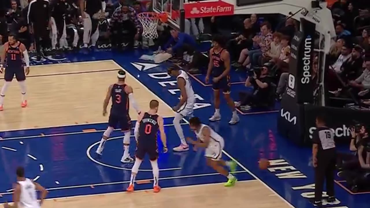 Thomas to Claxton! Nets Alley-Oop vs. Knicks