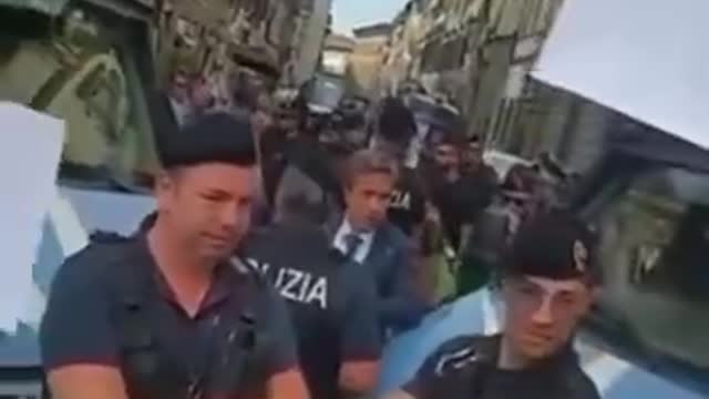 Italy_ Citizen mob surrounds police with photos of vaccine casualties and says FUCK YOU!