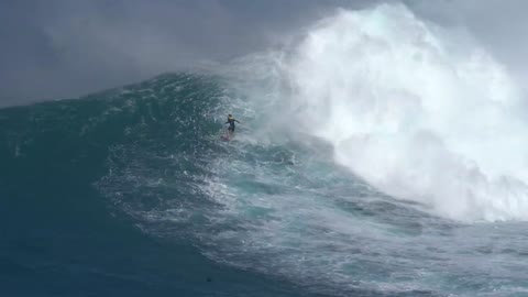 Justine Dupont Getting Barreled at Jaws - One of the best barrels of the day on January 16th, 2021!