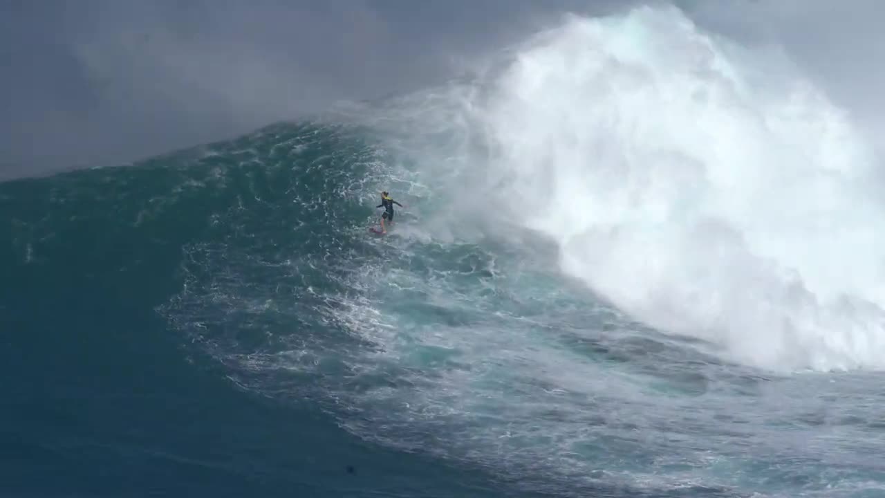 Justine Dupont Getting Barreled at Jaws - One of the best barrels of the day on January 16th, 2021!