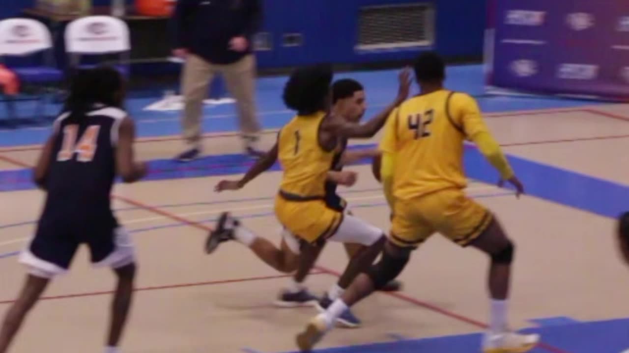 Adewale Fasanmi with the Putback Slam! #njcaabasketball #stayshootiinfam