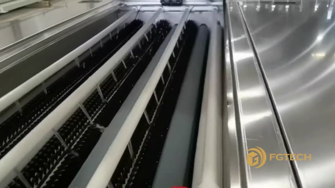 Glass cleaning machine