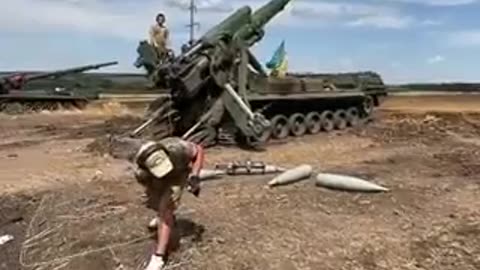 Ukrainian Artillery Group Fires Massive Soviet Guns