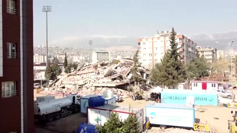 Three more people found at rubble mountain