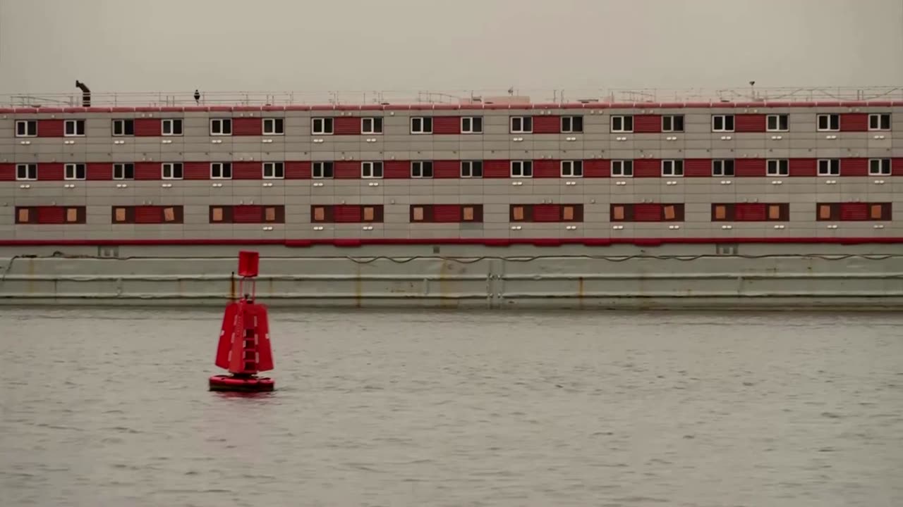 Barge for housing migrants arrives in UK