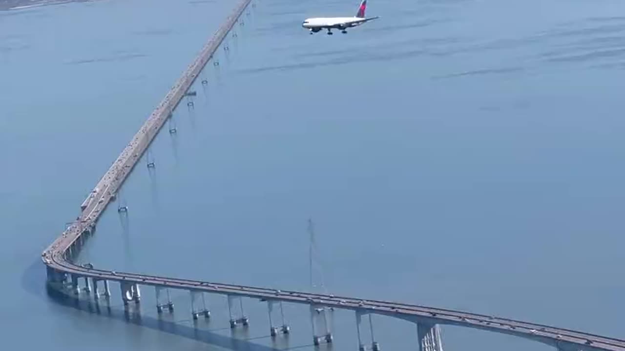 Matrix Glitch? Plane Appears to be Suspended in Mid Air!