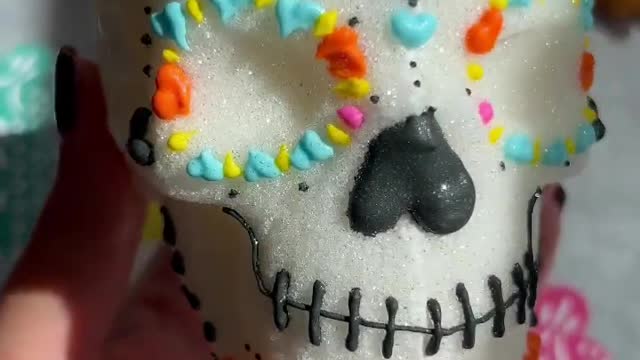 DIY sugar skull #diadelosmuertos #dayoftheday #halloween #halloweenideas #sugarskull #spooky