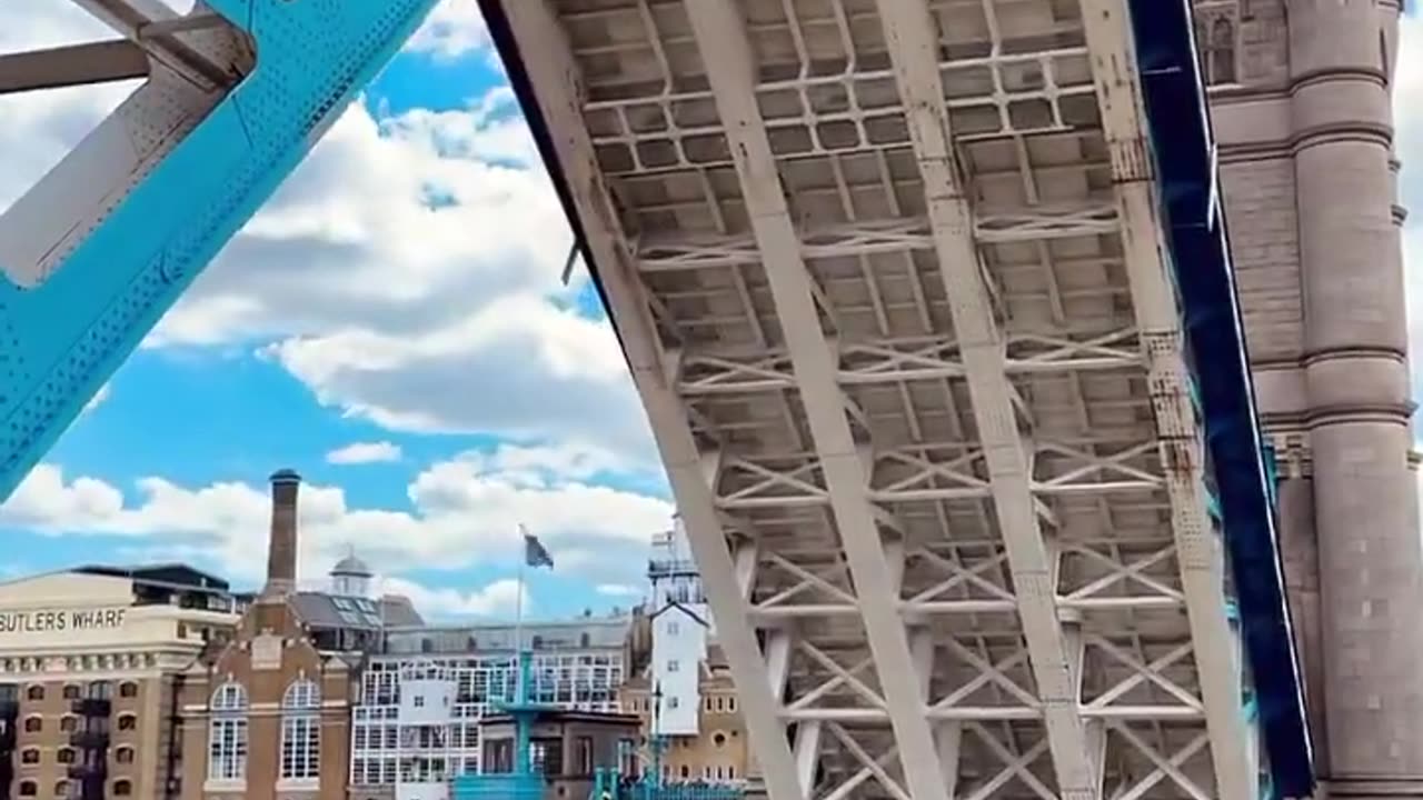 Tower Bridge Gates Open ll UK ll Amezing Video