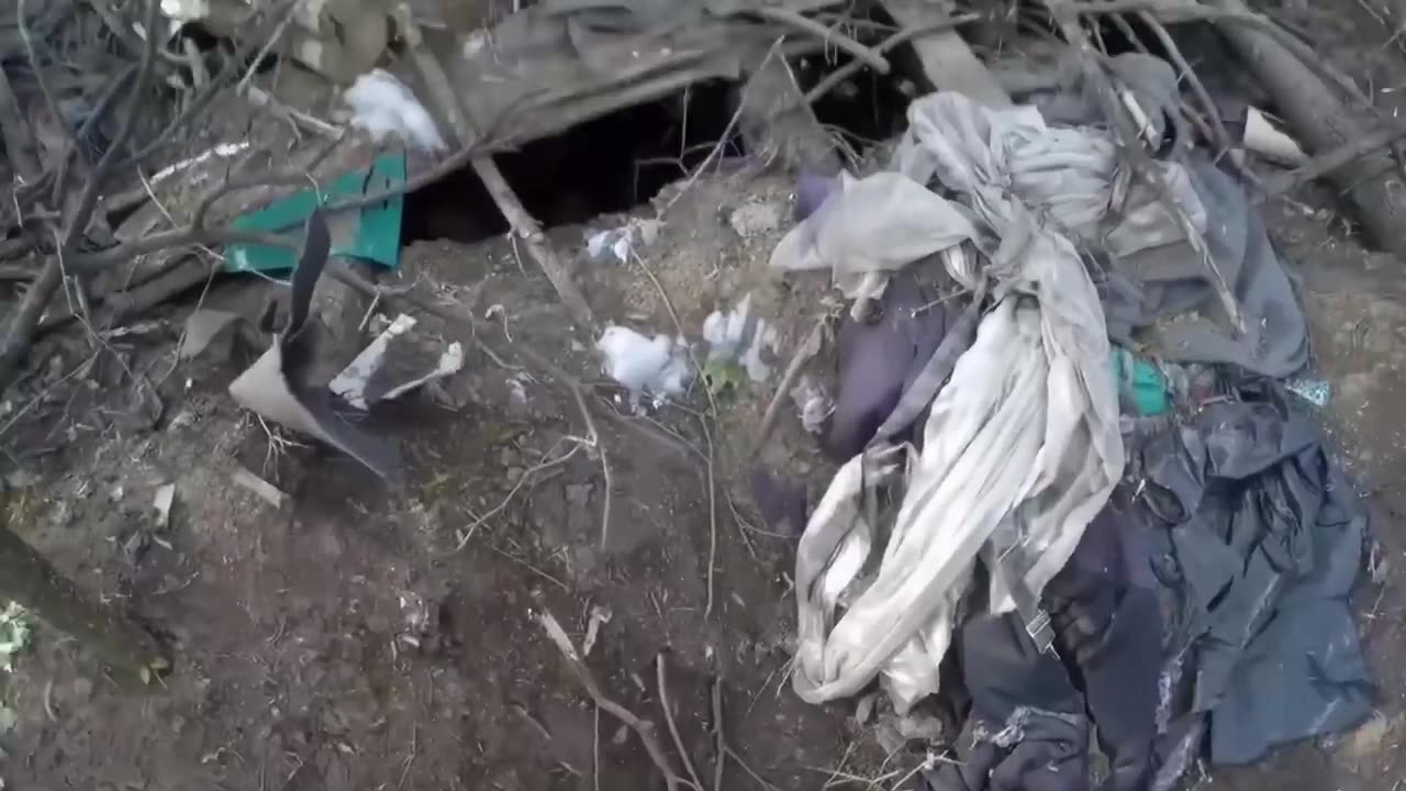 Ukraine GoPro Helmet Cam - FN Minimi Machine Gunner Assaults Russian Position Near Klishchiivka.