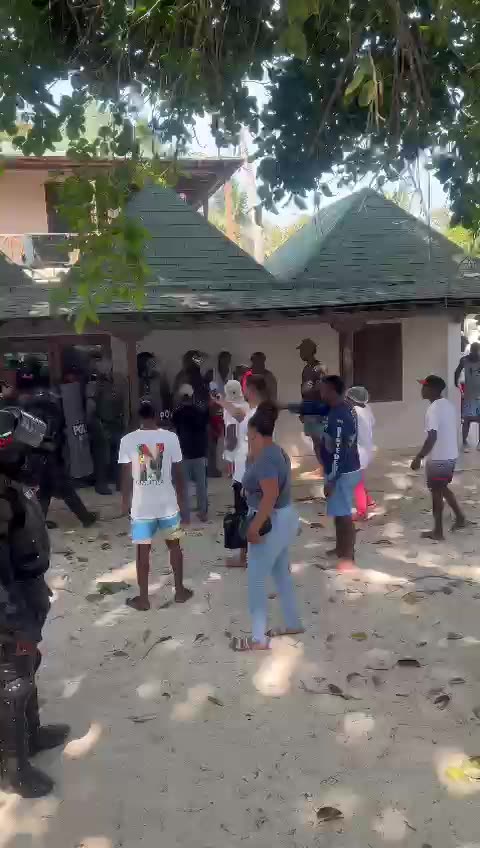 ¡Atención! Desalojan predios de Gente de Mar en Islas del Rosario, hay heridos