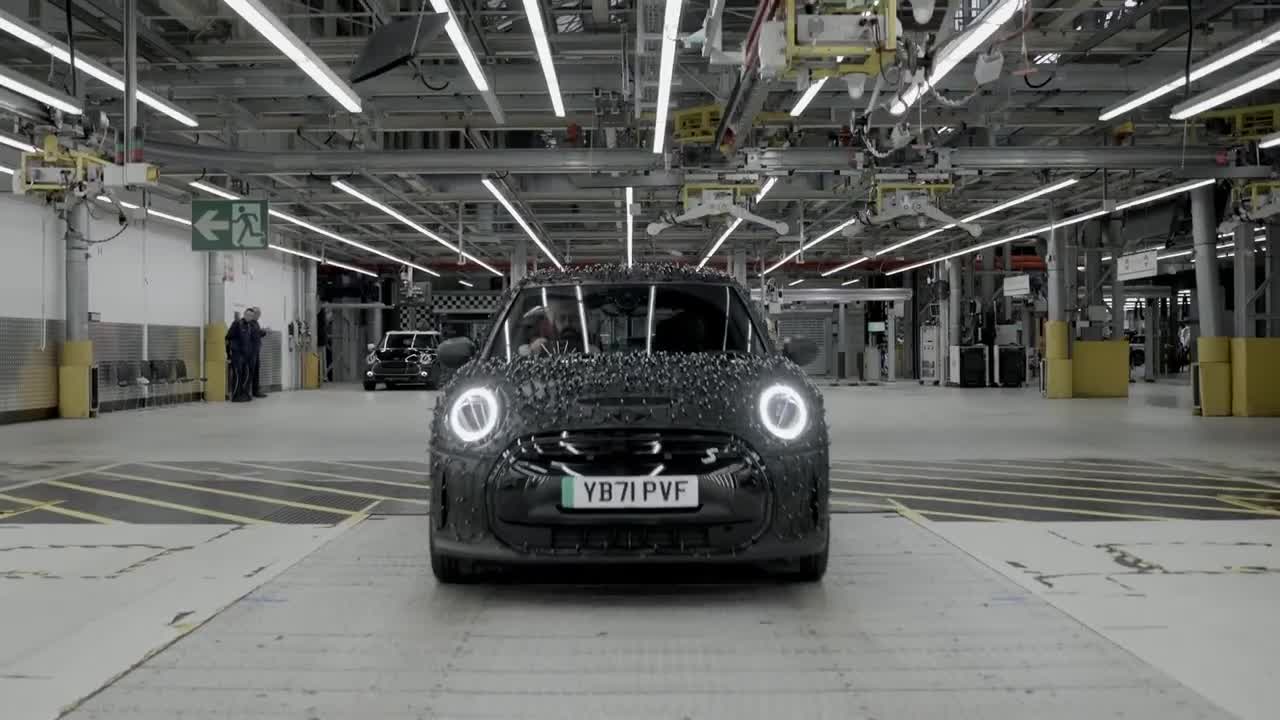 'Festive Mini' decorated in thousands of Christmas lights for charity