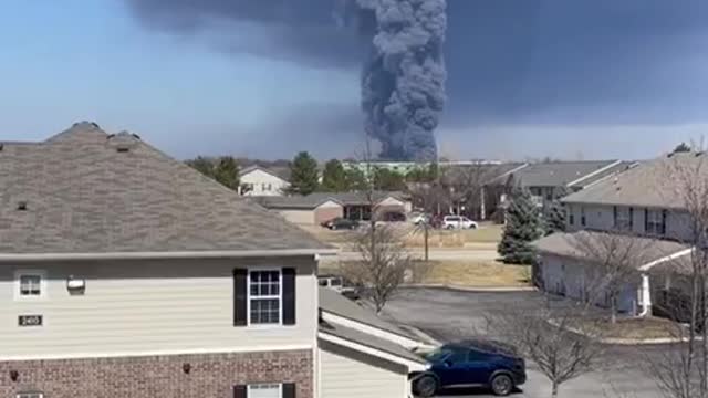 Plainfield, Indiana - Walmart Distribution Ctr up in flames - Nothing happening?