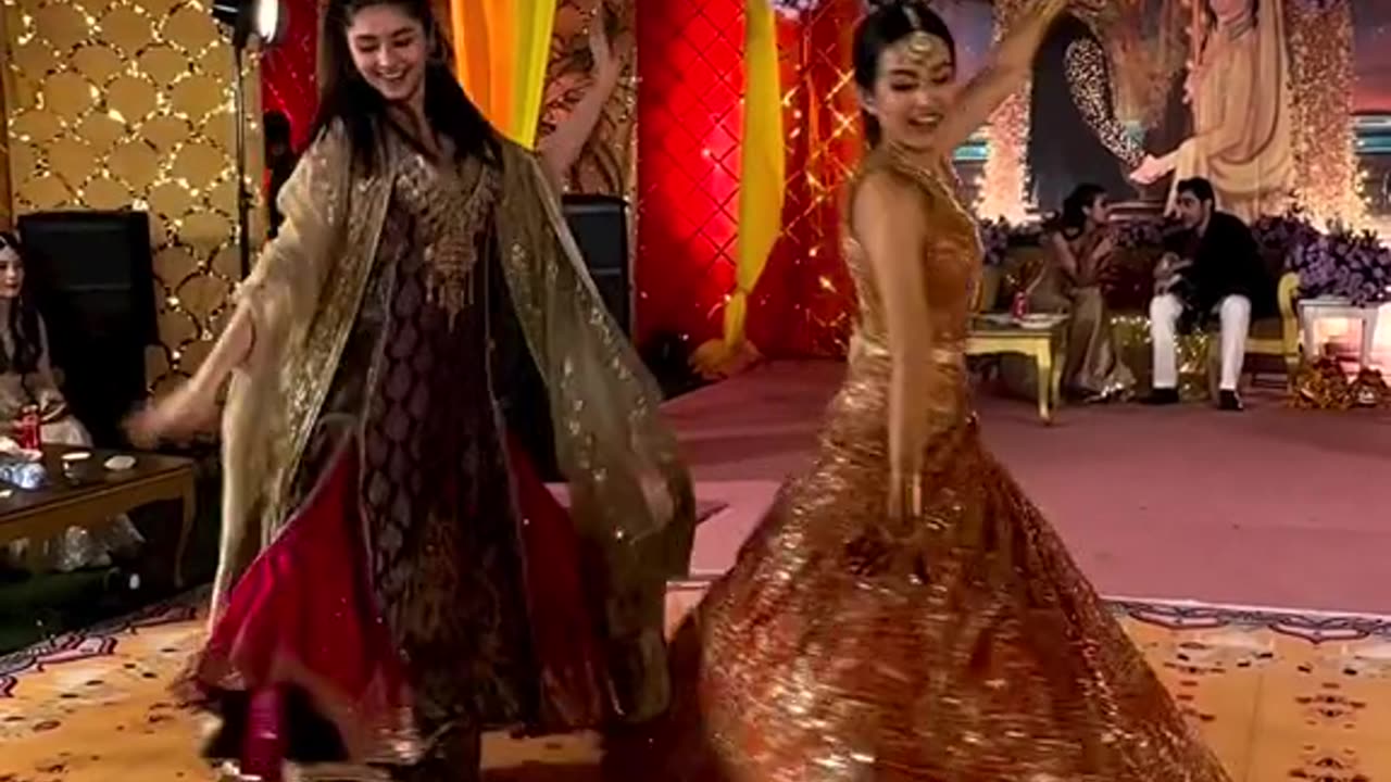 Entertainment butifull girls dancing video