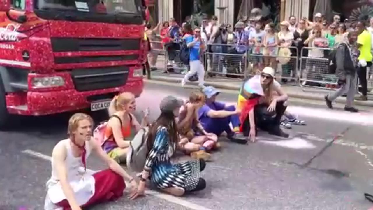 CLOWN WORLD 2023 — Climate Activists are now disrupting a Pride parade in London 😂