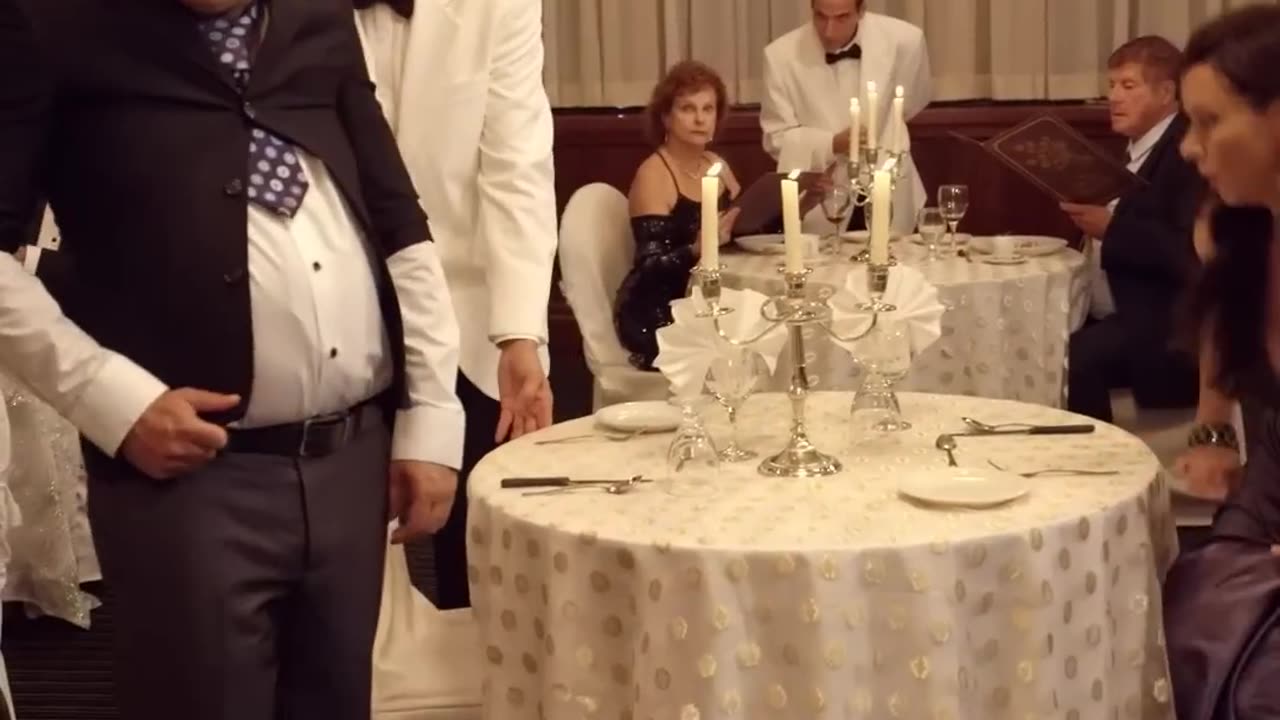 Fancy restaurants during valentine's day are always a HASSLE! // LOL