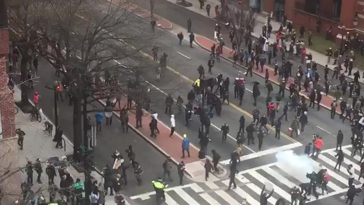 Jan 20 2017 DC 1.10 Police use pepper spray and flash bangs against Antifa