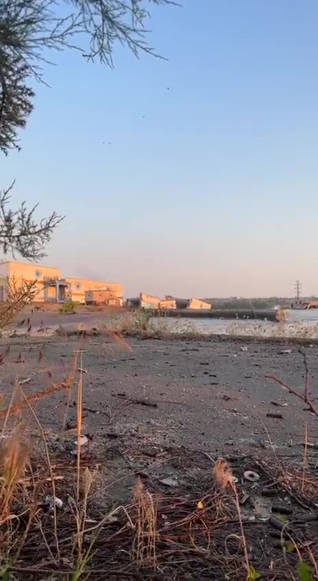Footage Nova Kakhovka Dam on the Dnipro River was destroyed