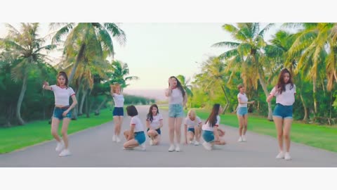 MOMOLAND「BBoom BBoom -Japanese ver.-」Dance Video