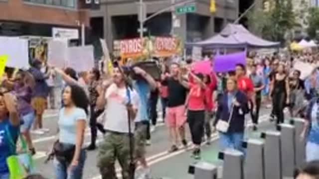 STUNNING New Yorkers Taking it to the Streets Against RADICAL Vaccine Passports!