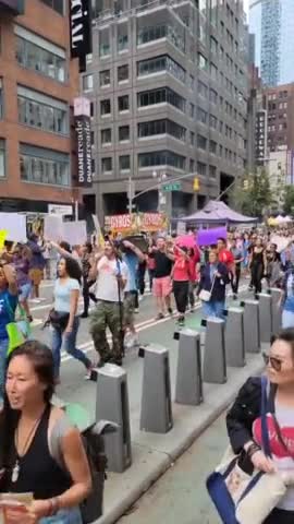 STUNNING New Yorkers Taking it to the Streets Against RADICAL Vaccine Passports!