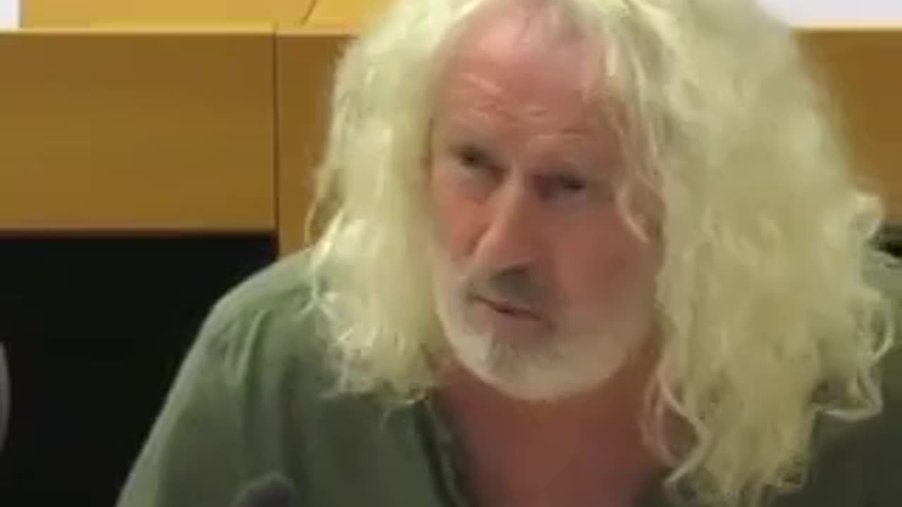 L'industria delle armi ama la guerra - Mick Wallace 🇨🇮