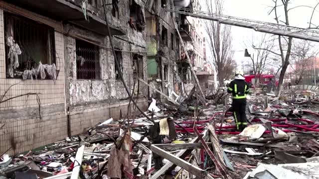 Shelling hits residential building in Kyiv