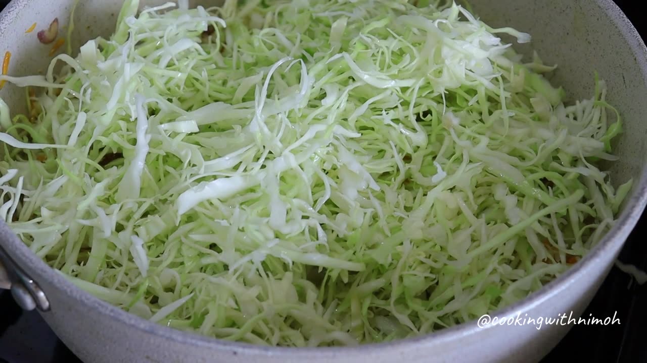 SAUTEED CABBAGE _ Simple & Delicious 10 Minute Sautéed Cabbage with Onions & Carrots Recipe