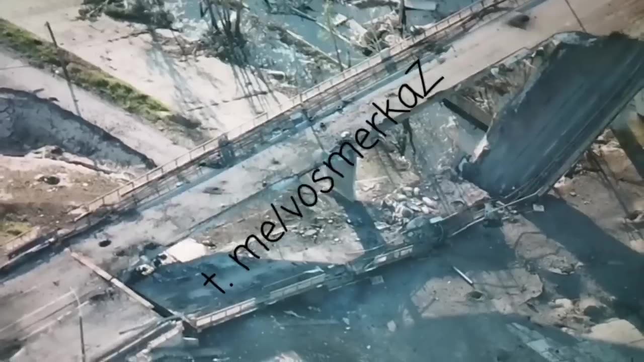 What remains of Antonovsky Bridge after the strike...